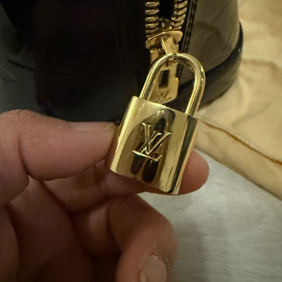 Louis Vuitton Deep Plum Patent Leather Women's Bag - Picture 2 of 12